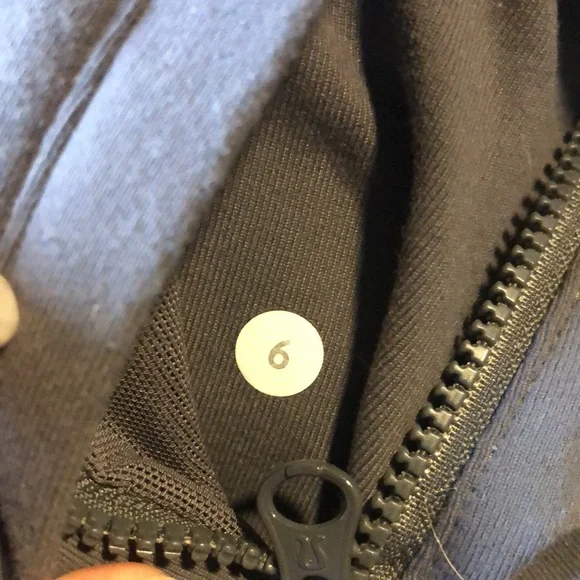 Lululemon size 6 grey zip up - Picture 3 of 3